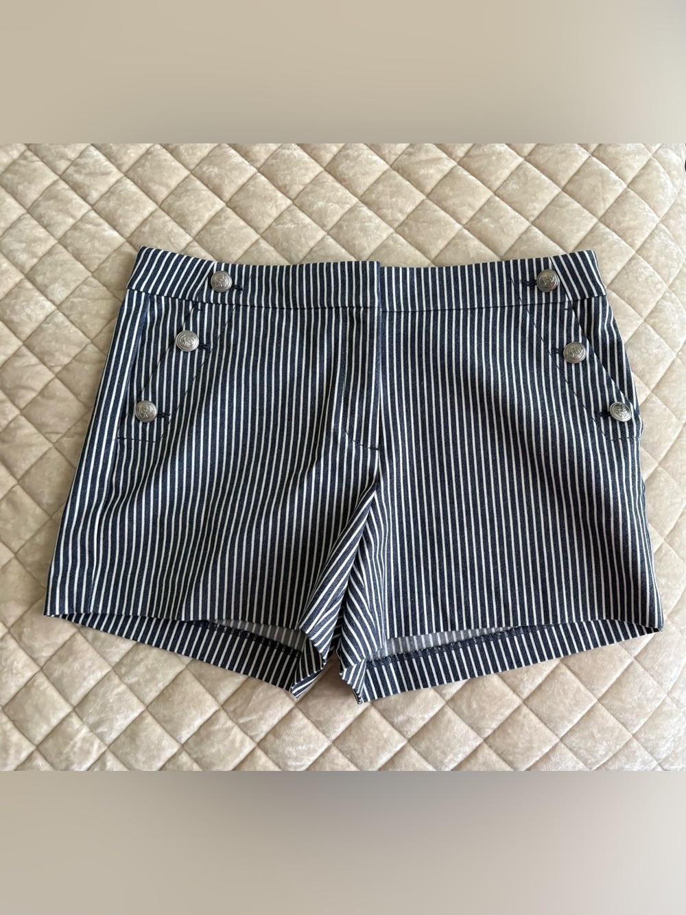 Loft NWT Navy and White Striped Women’s Sailor Shorts, size 8